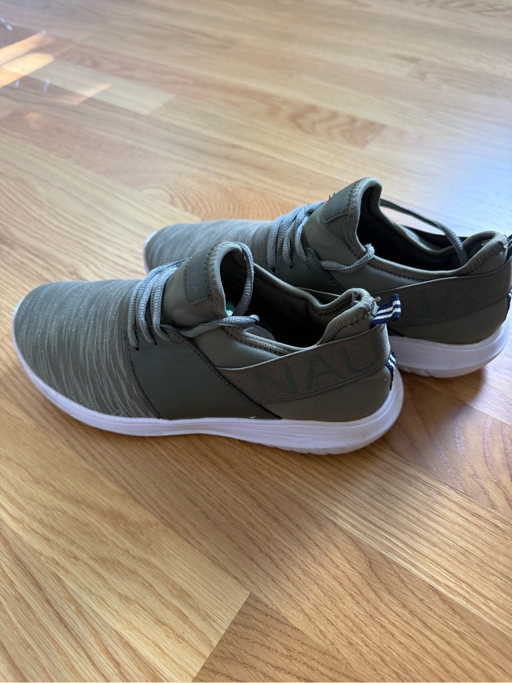 Nautica Kappil Women’s Olive Green Sneakers – Size 8.5